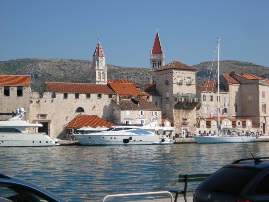 Apartments Dora -Free Parking Trogir Bagian luar foto