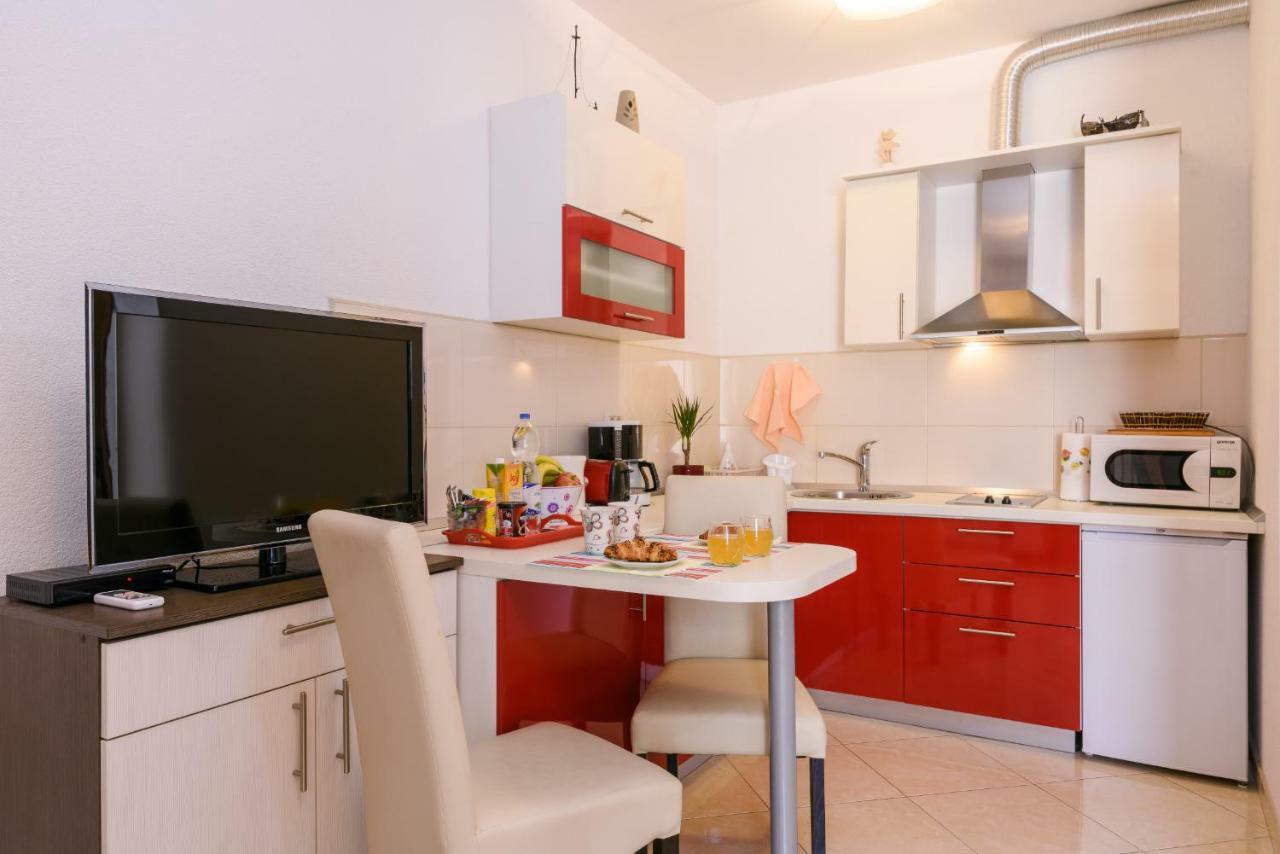 Apartments Dora -Free Parking Trogir Bagian luar foto