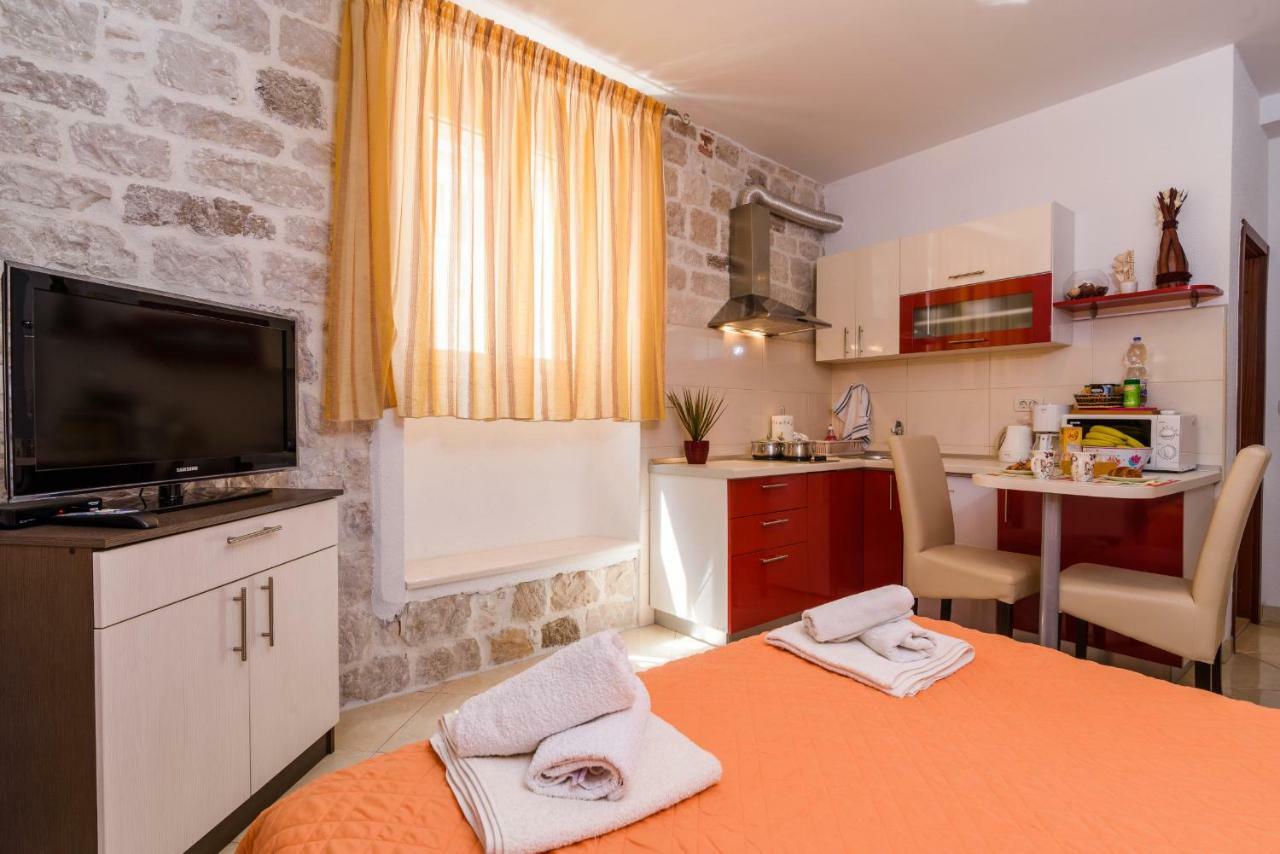 Apartments Dora -Free Parking Trogir Bagian luar foto