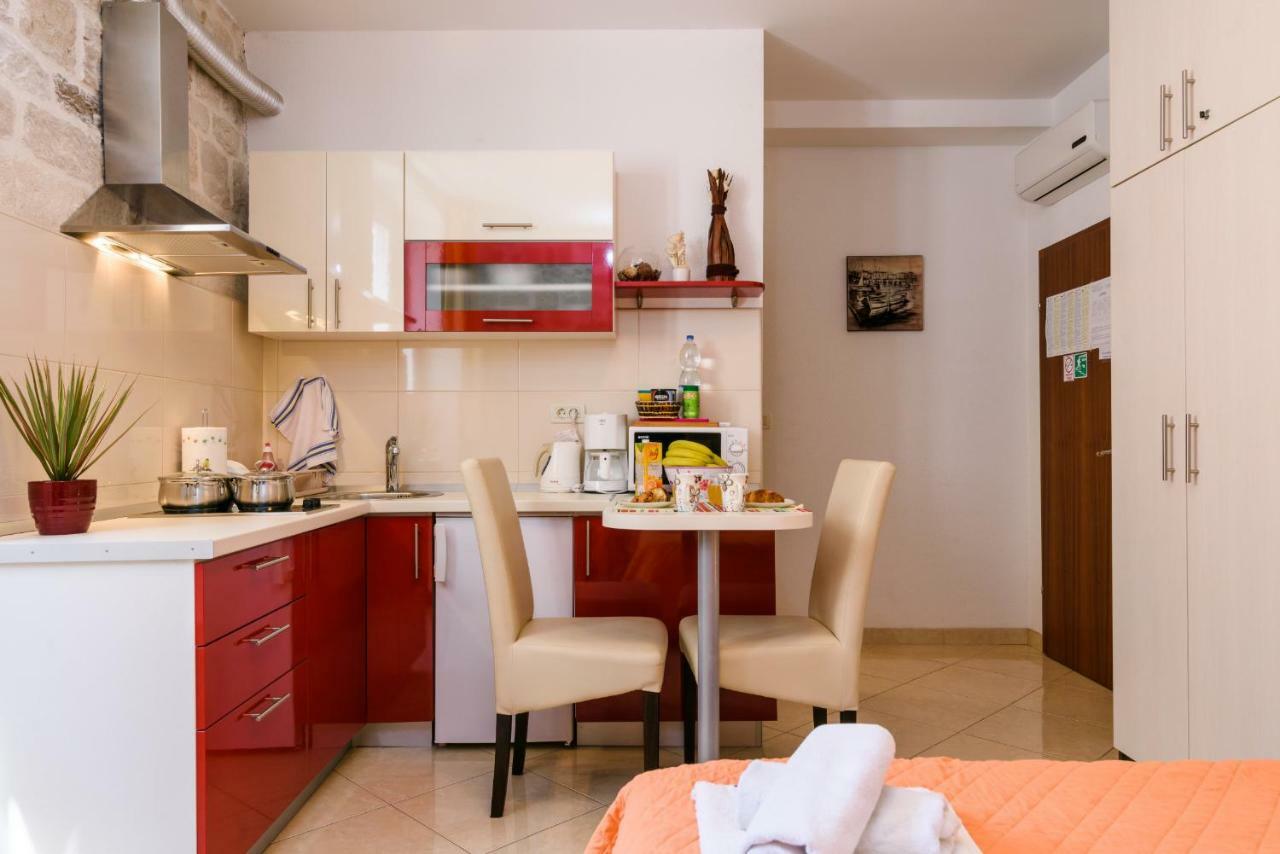 Apartments Dora -Free Parking Trogir Bagian luar foto