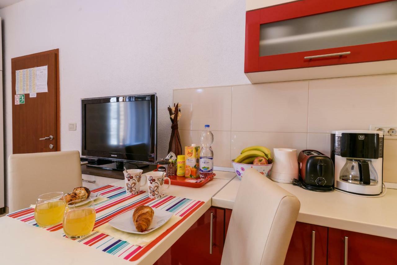 Apartments Dora -Free Parking Trogir Bagian luar foto