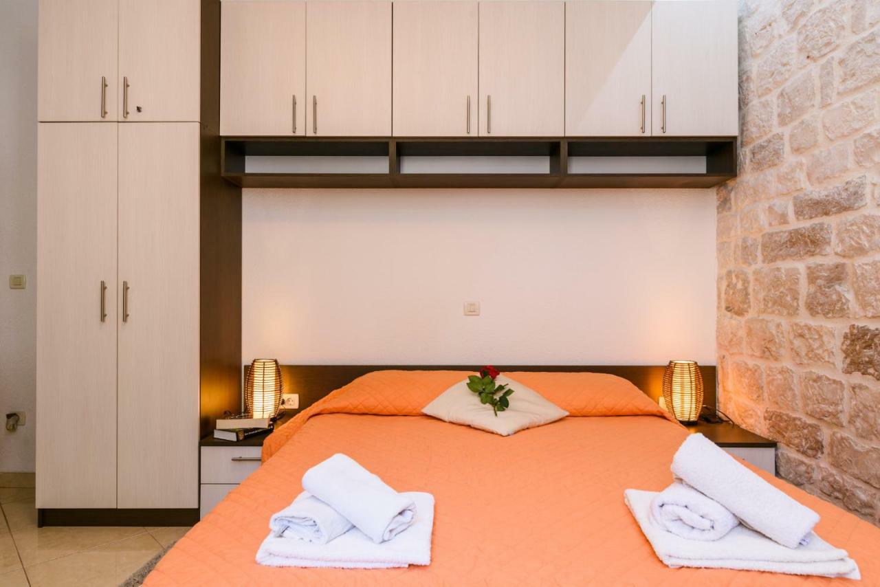Apartments Dora -Free Parking Trogir Bagian luar foto